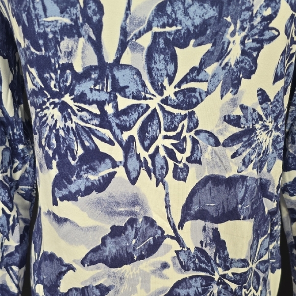 Chico's Indigo and Cream Floral Top - Picture 4 of 9